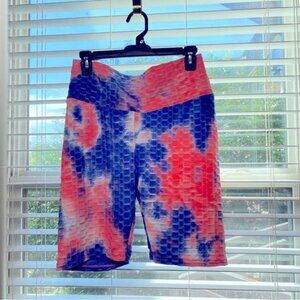 💝PREOWNED ZENANA XL Butt Sculpting Athletic Tie Dye Waffle Burmuda Knee Shorts